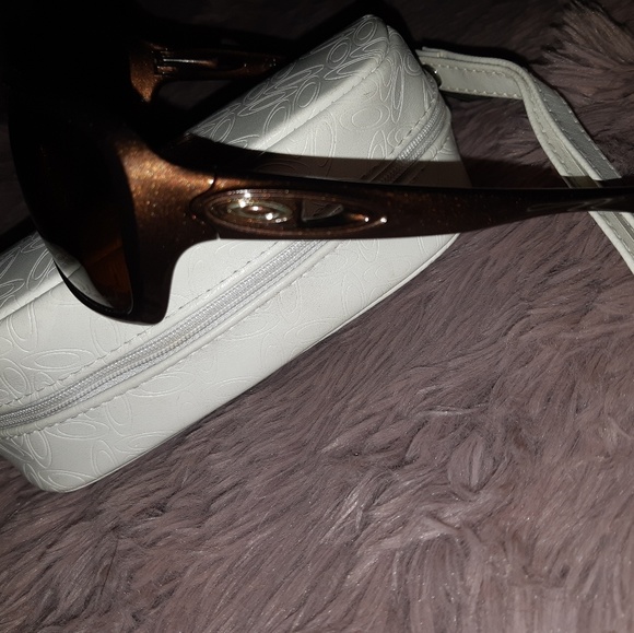 Oakleys with case - Picture 2 of 2